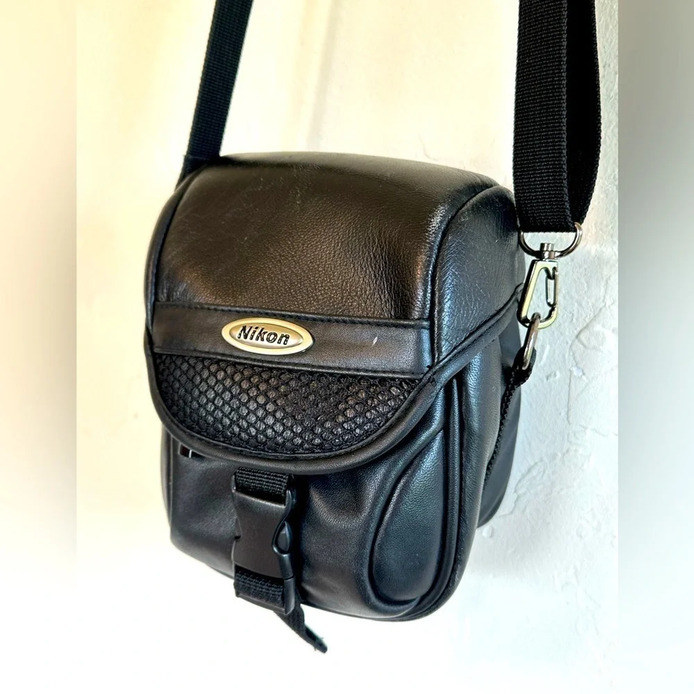 Vintage Nikon 5523 Black Leather Camera Crossbody Mesh & Zipper Pockets Bag
